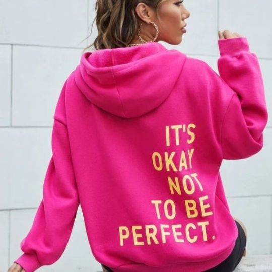 Vorderansicht des Damen Hoodies Rosalie mit Kapuze, Regular Fit, vielseitiger Statement-Pullover.