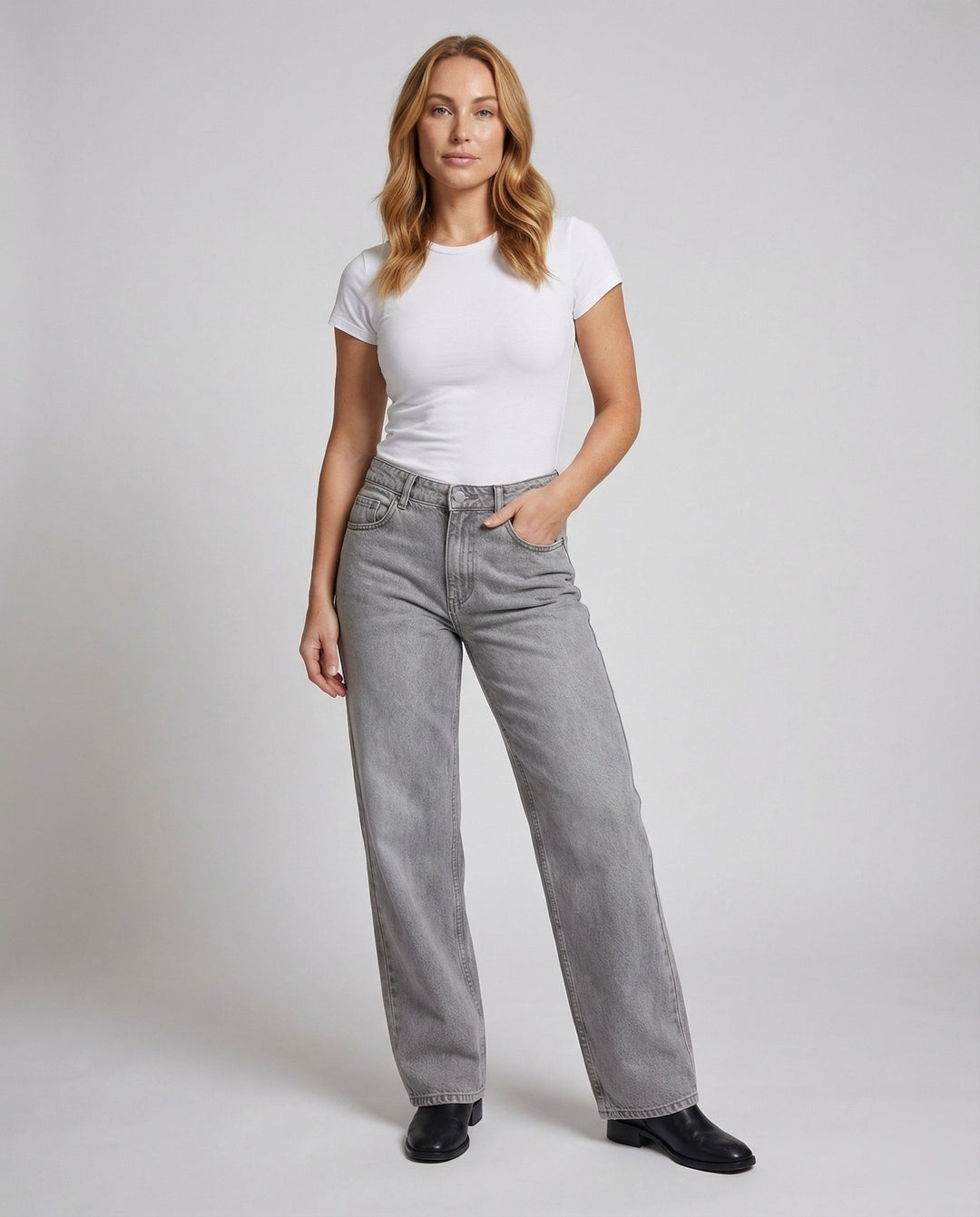 Damen Jeans, gerader Schnitt, niedrige Bundhöhe. Lässiger Stil, ideal für Freizeit, Streetstyle & Alltag.