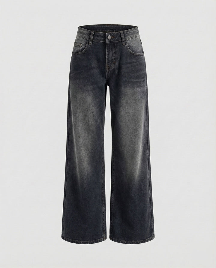 Trendige Damenjeans mit geradem Bein und niedrigem Bund. Modisch & bequem für jede Gelegenheit, Damenmode.