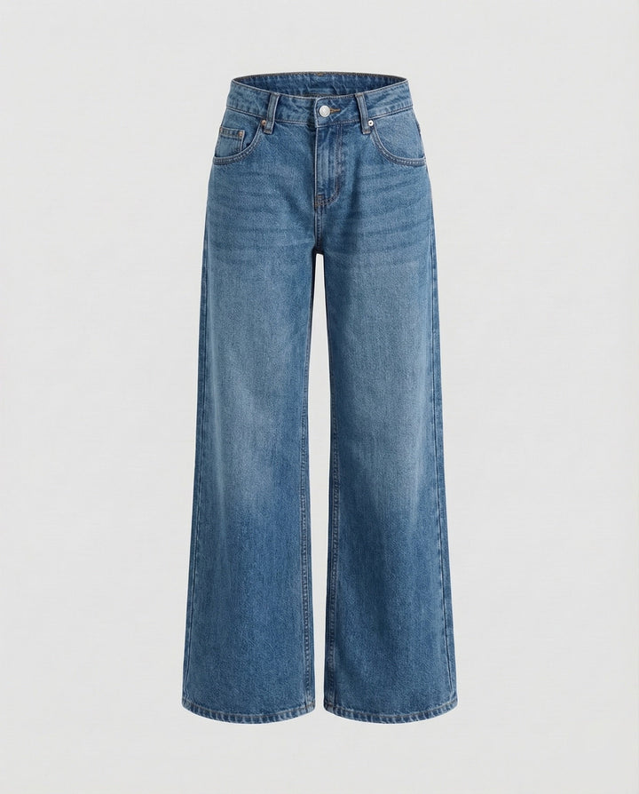 Detailaufnahme: Niedrige Bundhöhe der Damenjeans, gerader Schnitt. Bequemer Komfort, alltagstauglich.