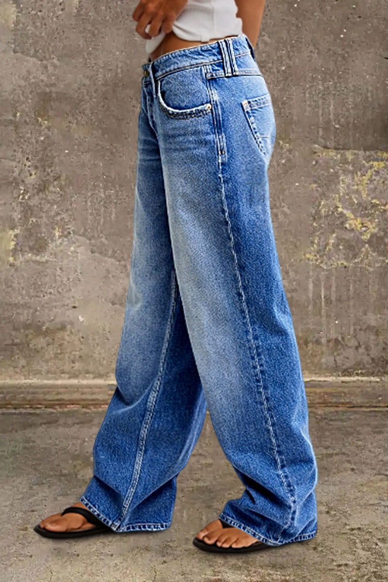 Detailaufnahme: Mittelhoher Bund der bequemen Damen Jeans, ideal für Freizeit & Komfort.