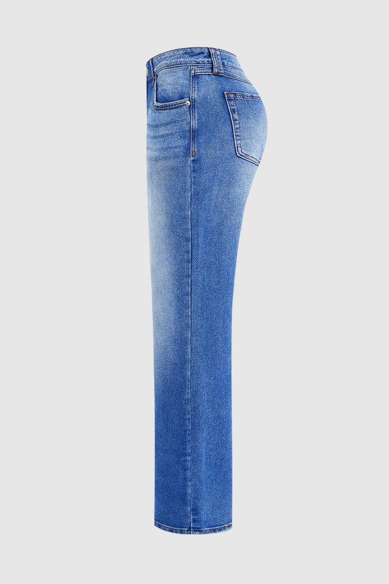 Damen Jeans mit mittelhohem Bund & gerader Passform, kombiniert für einen stilvollen Alltagslook.