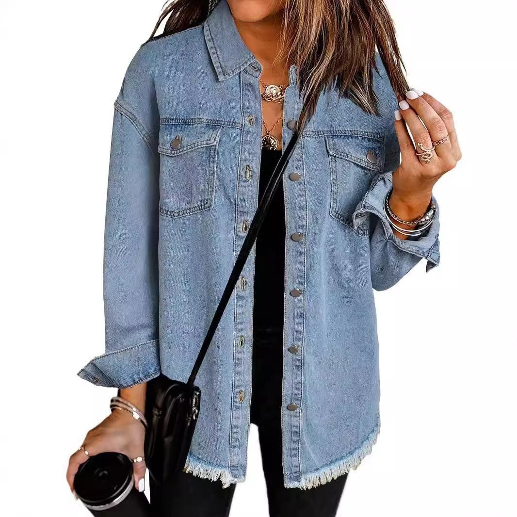 Vielseitiges Damen Denim Hemd mit Fransensaum, ideal für Schichtlooks oder solo getragen.