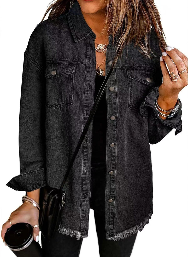 Damen Jeanshemd mit lässigem Fransensaum und zwei aufgesetzten Brusttaschen. Für einen entspannten Look.