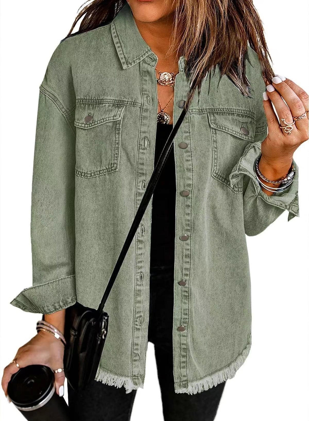 Blaues Damen Langarm Jeanshemd mit Fransensaum und funktionalen Brusttaschen. Modisch und bequem.
