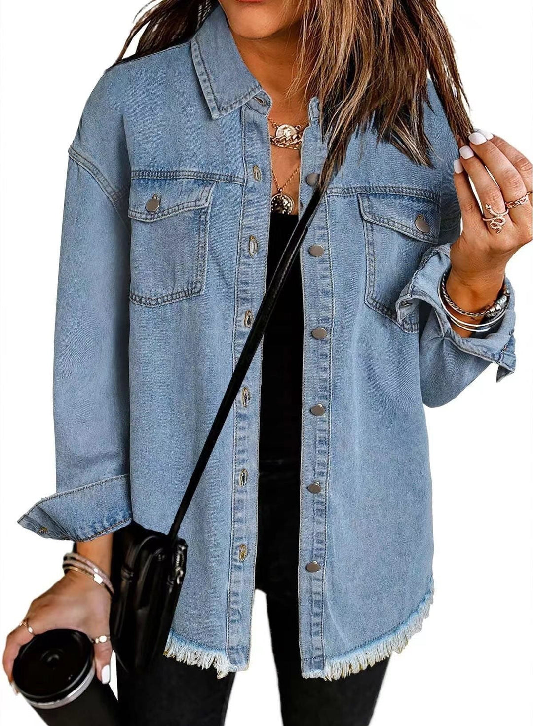 Vielseitiges Damen Jeanshemd, langärmlig, mit elegantem Fransensaum. Ideal für einen lässigen Chic.