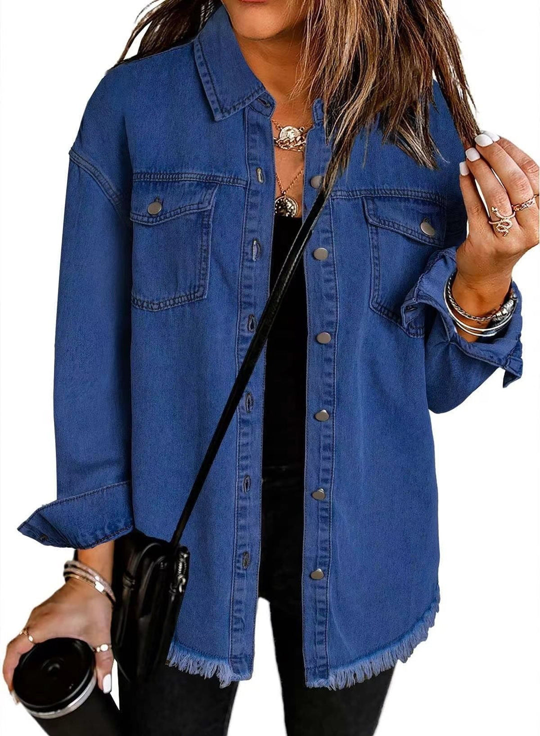 Lässiges Damen Hemd aus Denim, mit stylischem Fransensaum. Ideal für Streetwear und Festivals.