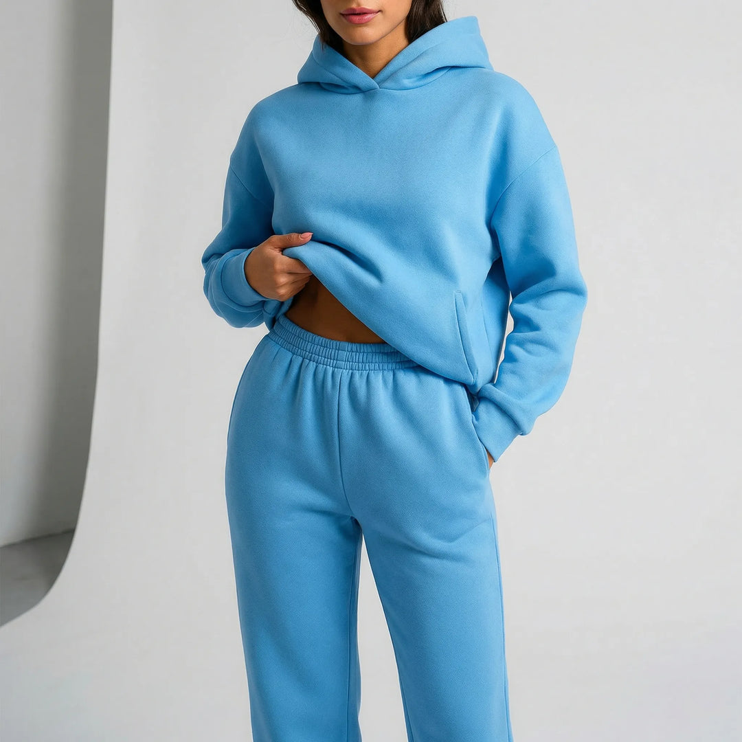 Stilvolles Damen Loungewear Zweiteiler mit Kapuze für Komfort und Freizeit.