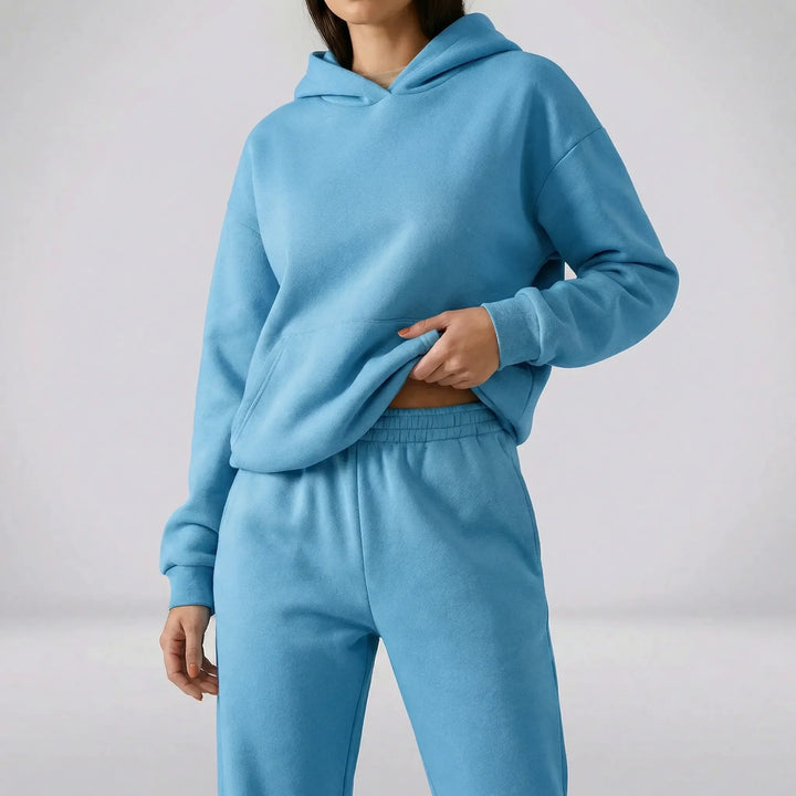 Damen Homewear Set Mikayla: weiche Kapuzenjacke und Hose für ultimativen Komfort.