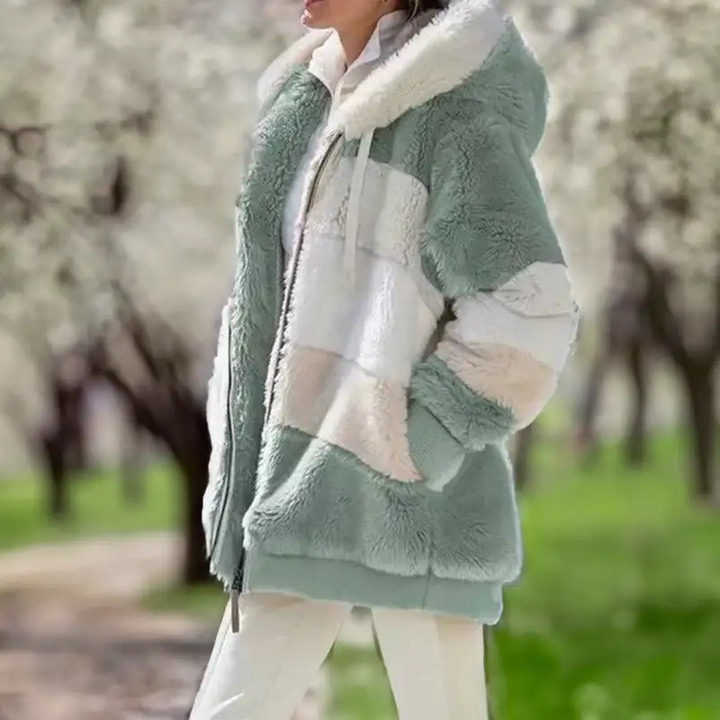 Kuschelige Damen Kapuzenjacke Layla, Midlänge, die ideale Wahl für kalte Tage und Eleganz.