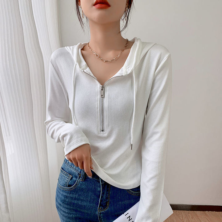 Damen Kapuzenshirt mit Reißverschluss in lässigem Stil, perfekt für Freizeit & Alltag.