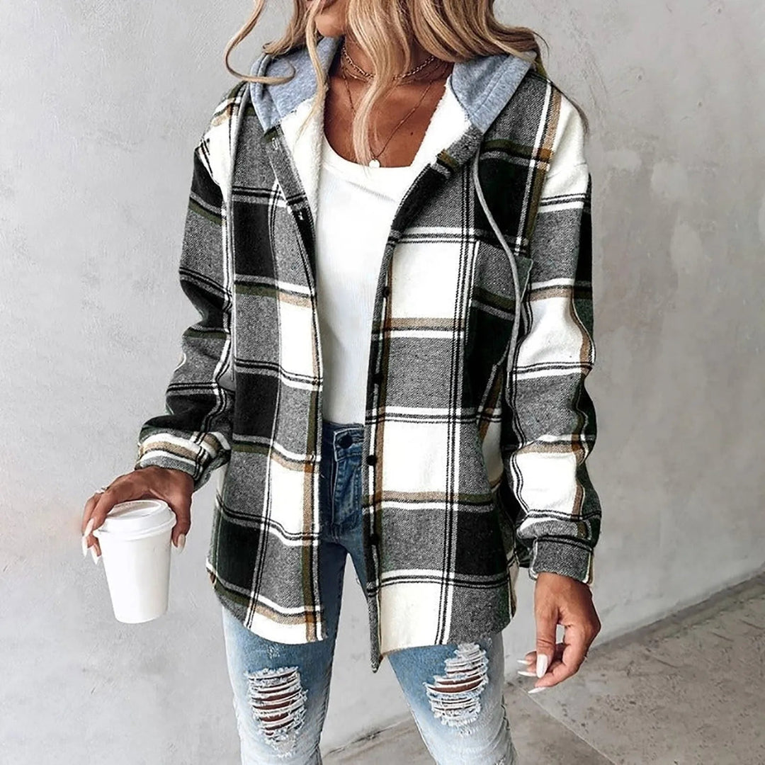 Moderne Damen Übergangsjacke Claire mit kariertem Muster & Kapuze. Eine stilvolle Hemdjacke.