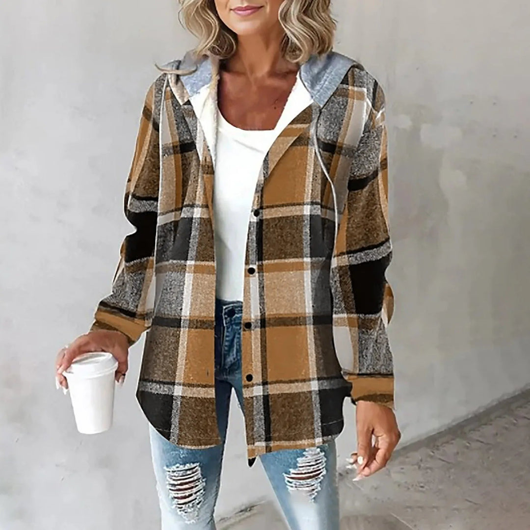 Stilvolle Damenjacke Claire mit Karomuster und Kapuze. Vielseitige Hemdjacke für Casual Looks.