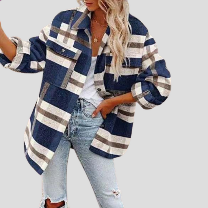 Hüftlange Damen Hemdjacke Abbey mit Langarm. Kariertes Overshirt im lockeren Schnitt, ideal für den Lagenlook.