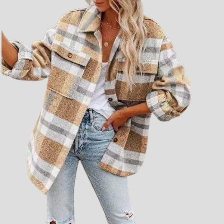 Bequeme Damen Freizeitjacke: Kariertes Overshirt im lässigen Stil. Hüftlange Hemdjacke für Alltag und Übergang.