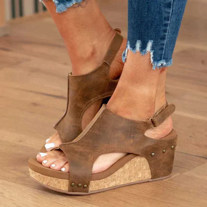 Bequeme Damen Keilabsatz Sandalen mit weichem Fußbett & praktischem Klettverschluss; elegante Sommerschuhe.