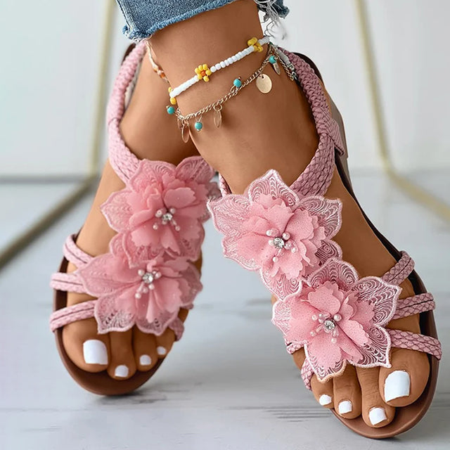 Damen Keilsandaletten mit Blumenmuster, elegant und bequem für den Sommer. Ideal für Freizeit.