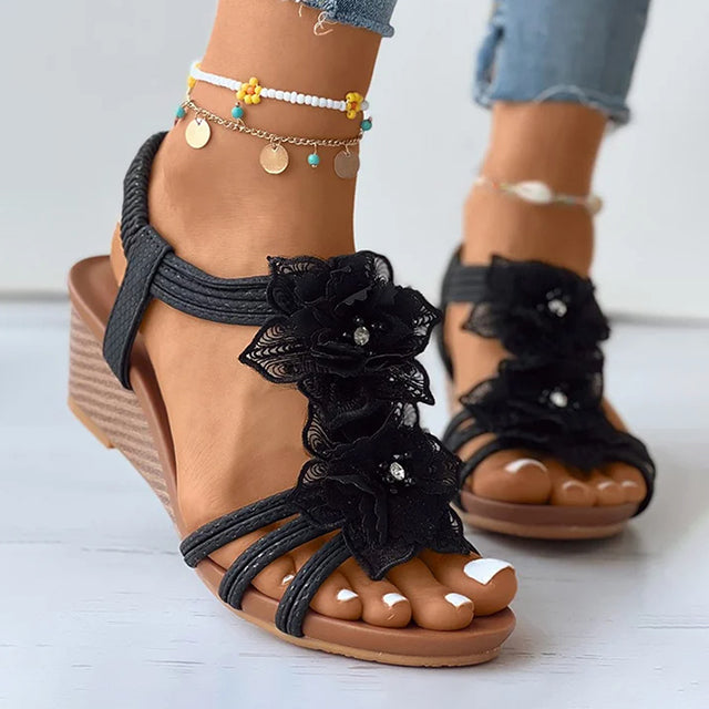 Elegante Damen Keilsandaletten, vielseitige Sommerschuhe mit Blumenmuster für Frühling & Freizeit.