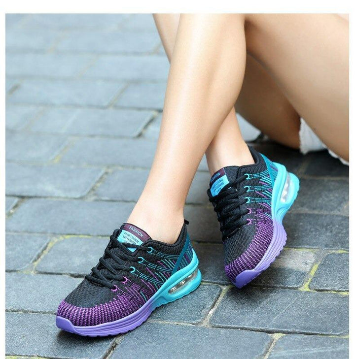 Sneaker für Damen, sportlich-elegant, perfekt für Freizeit, Alltag und leichte Aktivitäten.