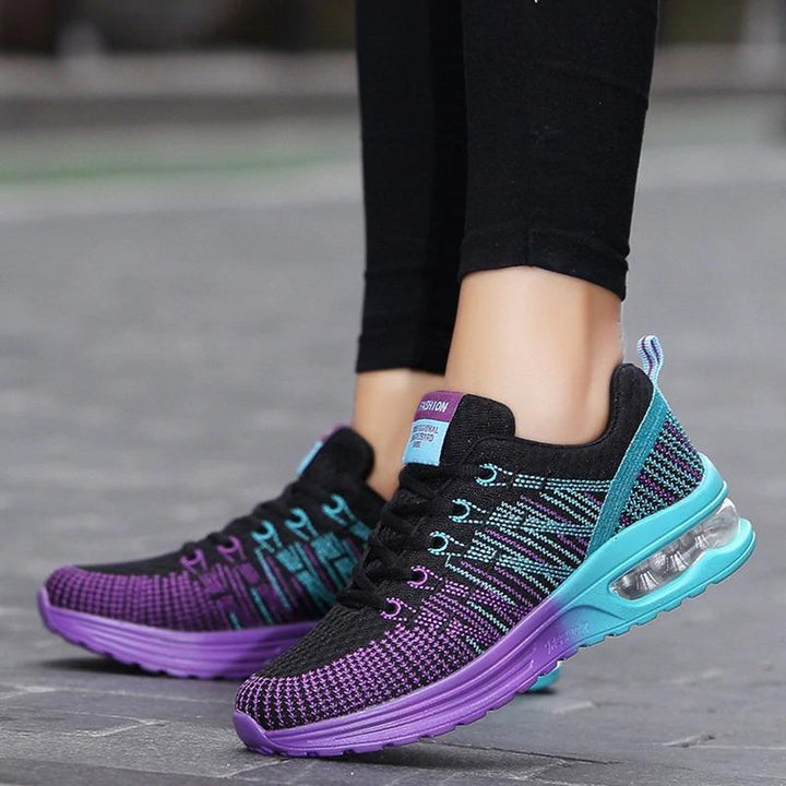 Bequeme Freizeitschuhe für Damen, mit praktischem Schnürverschluss für optimalen Halt.