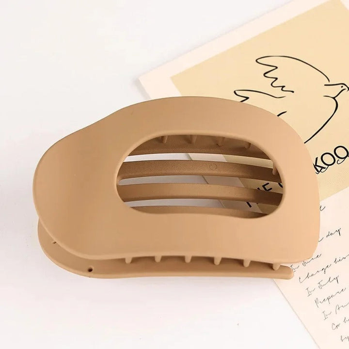 Minimalistischer Damen Haarclip für elegantes Styling, robust und komfortabel, sicherer Halt ohne Ziepen.