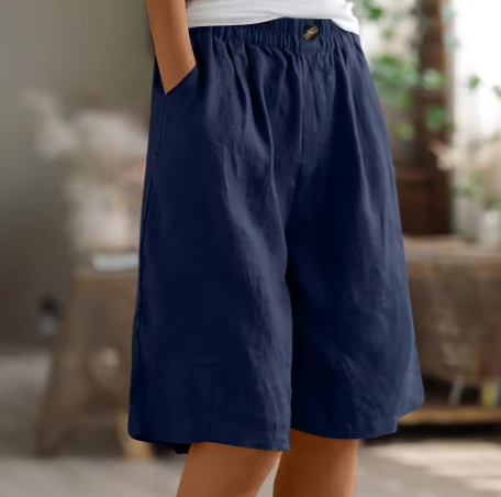 Nahaufnahme der weichen Stoffstruktur der Damen Komfort Shorts, zeigt Qualität & Haptik.