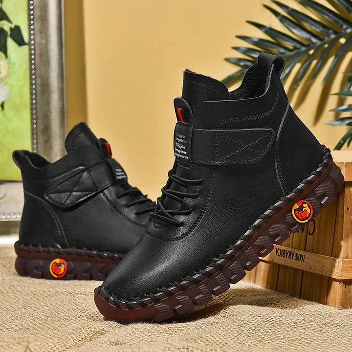 Rückansicht der Damen Komfort Sneaker-Stiefel Amara, verstärkter Fersenbereich für Stabilität & optimale Fußgesundheit.