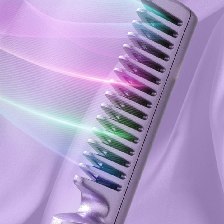 Detailansicht: Kabelloser Mini-Haarglätter mit Ladeanzeige; praktisch für unterwegs.