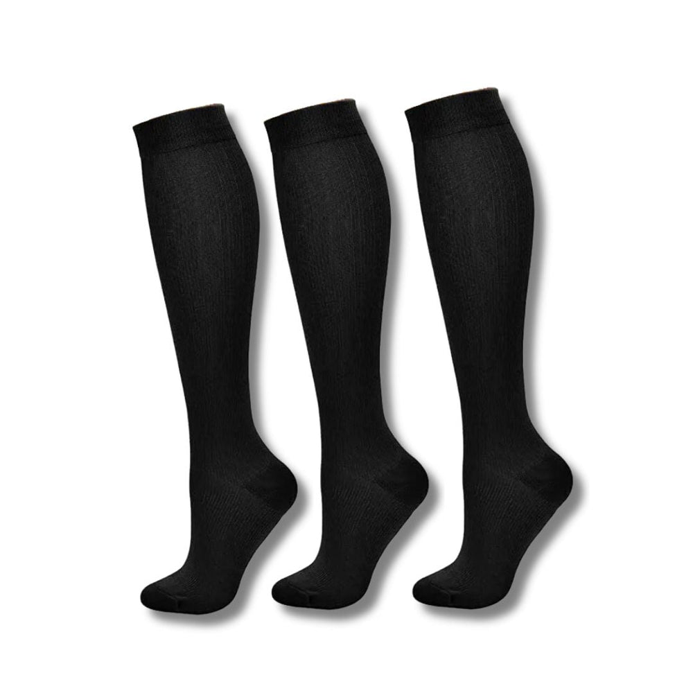 Nahaufnahme: Weiche, atmungsaktive Kompressionssocken für Damen, optimal gegen Schwellungen & Beinschmerzen.