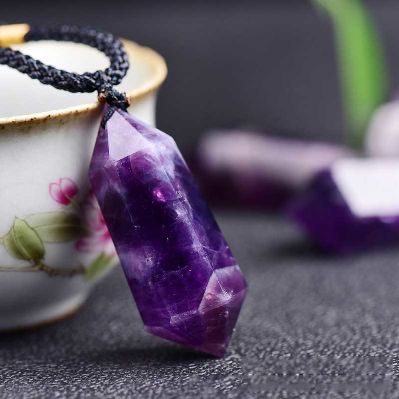 Damen Kristall-Halskette Lyra mit Amethyst. Heilschmuck für Balance & Energie.