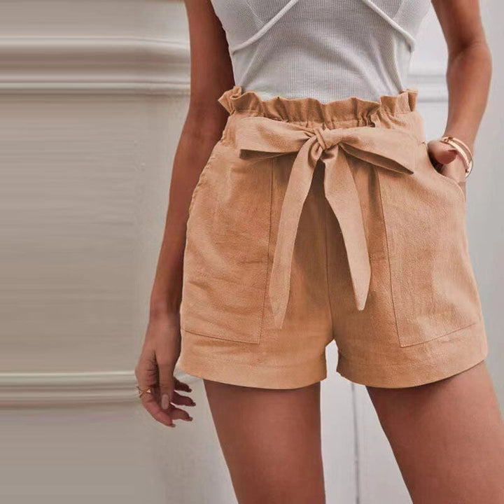 Trendige Damen-Sommershorts, einfarbig und figurschmeichelnd, mit hohem Tragekomfort.
