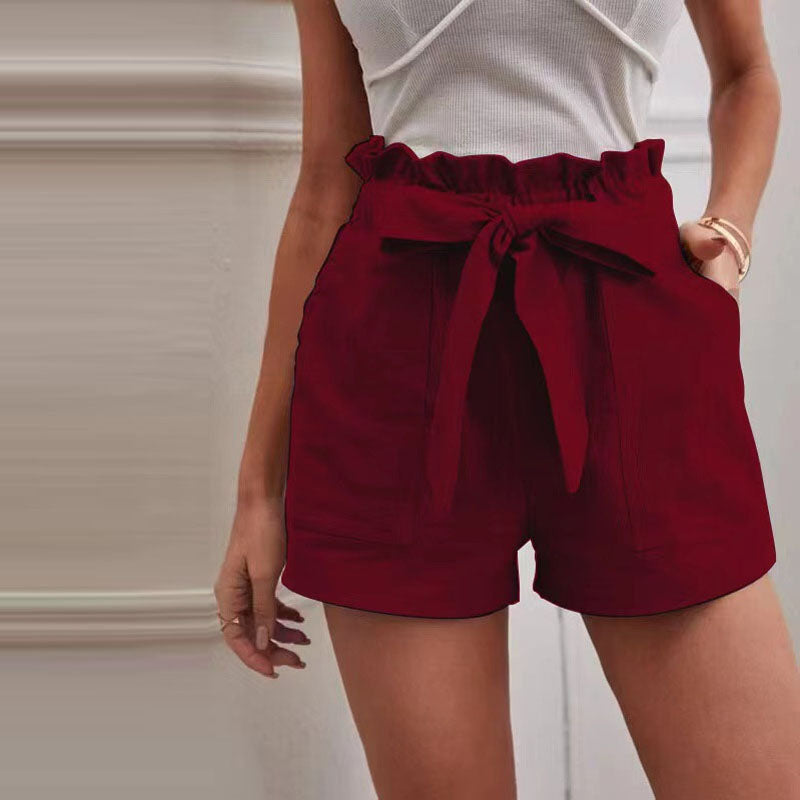 Luftige Damen-Shorts, einfarbig und bequem, ein Basic für jede Sommergarderobe.