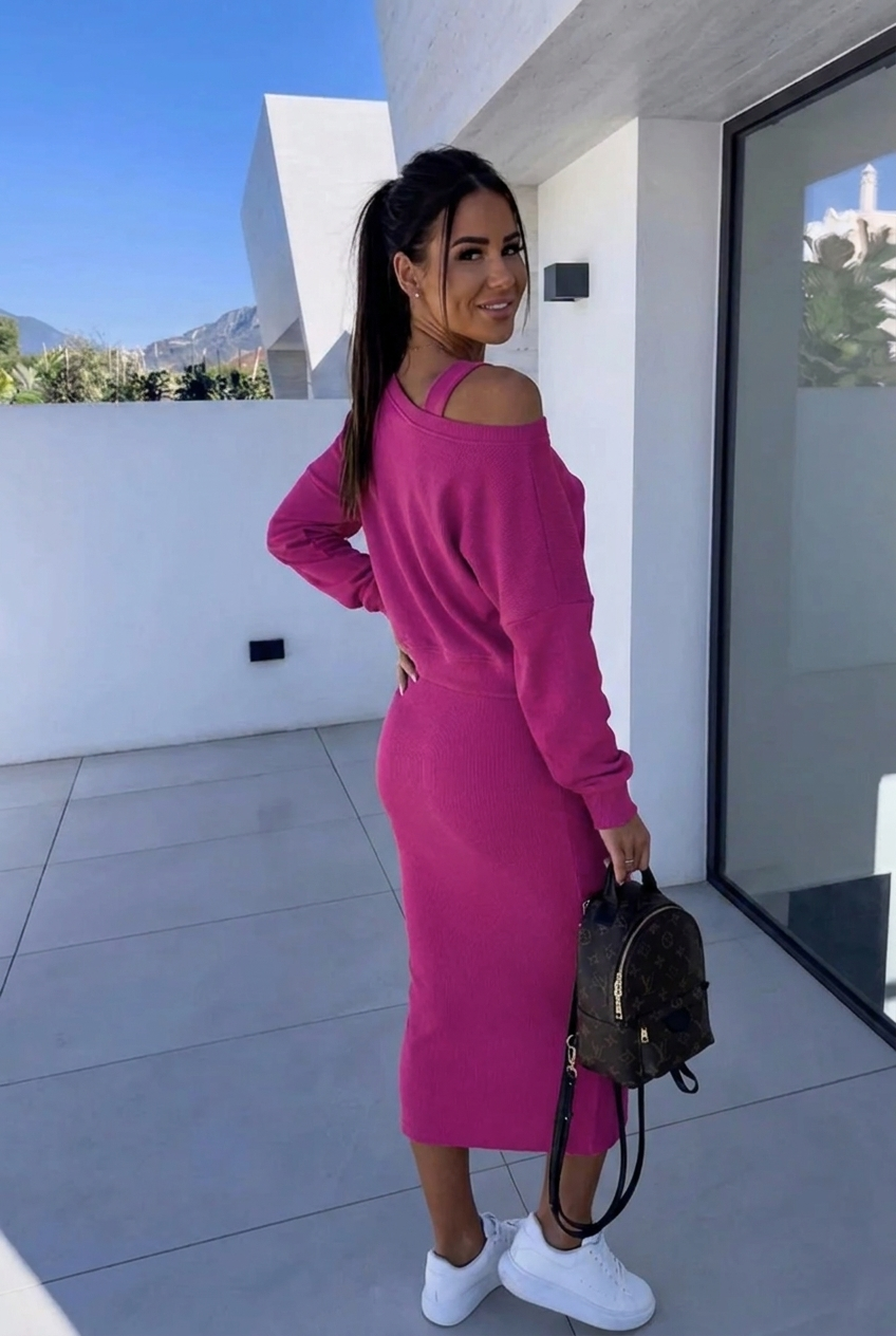 Modisches Damen Sweatshirt und Kleid Set für mühelosen Stil. Perfekt für Komfort und Eleganz im Alltag.