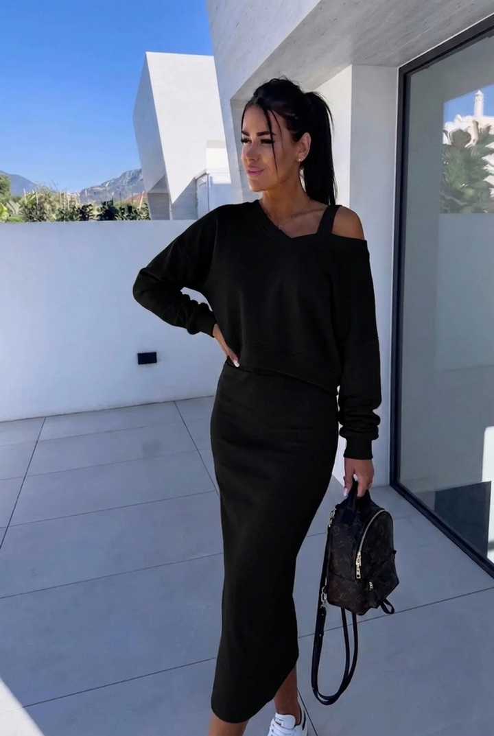 Damen Outfitset: Lässiges Sweatshirt und passendes Kleid in modernem Design. Komfortable Freizeitkleidung.