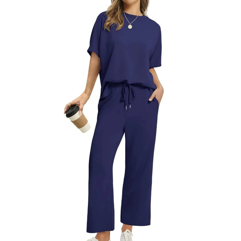 Rückenansicht des Damen Freizeit-Sets: Lässiges Top & Hose, modischer Zweiteiler für bequeme Alltagsmode.
