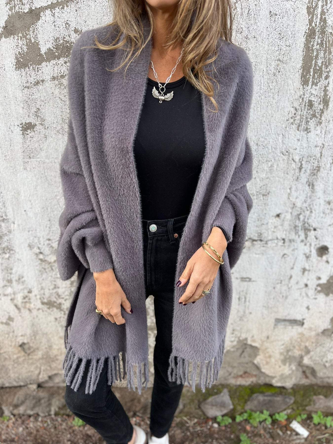 Stilvolle Damen Langarm Cardigan aus Strick, für eine elegante Wintergarderobe.