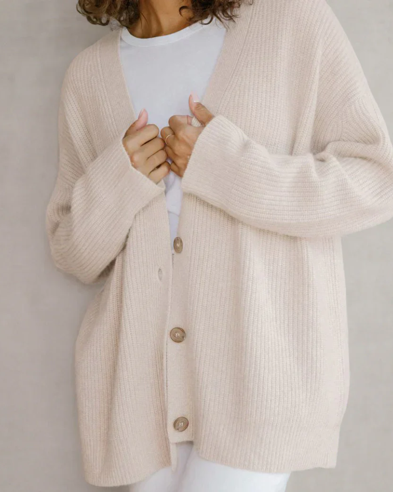 Weicher, langer Cardigan für Damen mit offenem Schnitt und feiner Rippenstruktur, sehr komfortabel.