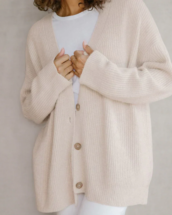 Weicher, langer Cardigan für Damen mit offenem Schnitt und feiner Rippenstruktur, sehr komfortabel.