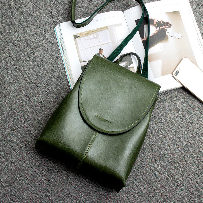 Moderner Damen Lederrucksack, schwarzgrün, für stilvolle Outfits.