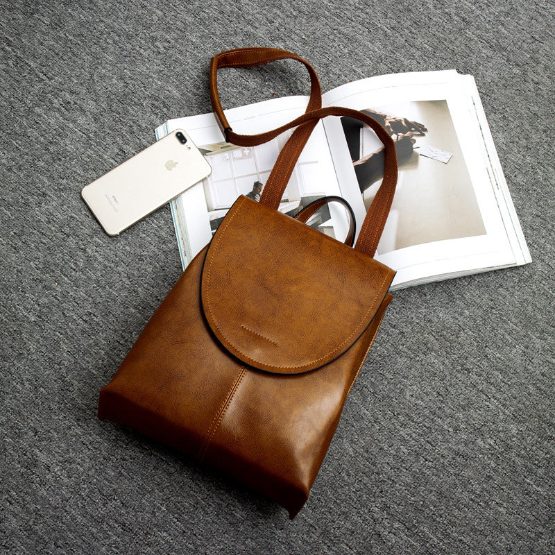 Eleganter Lederrucksack für Damen in Erdgelb, vielseitig für Reise & Freizeit.