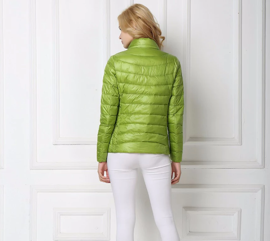 Modische Damen-Übergangsjacke, wasserfest und bequem. Perfekt für Herbstmode, Frühlingsmode & Outdoor-Einsatz.