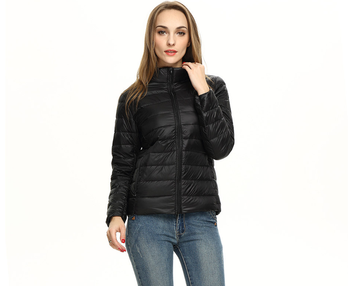 Elegante Damen-Windbreaker-Jacke, wasserabweisend & leicht. Perfekte Übergangsjacke für alle Wetterlagen.
