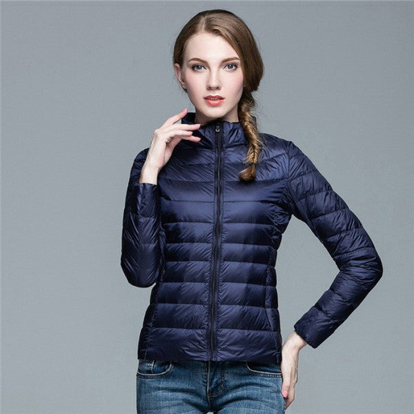 Leichte Damen-Herbstjacke, wasserfest und atmungsaktiv. Komfortable Outdoor-Jacke für den modernen Alltag.