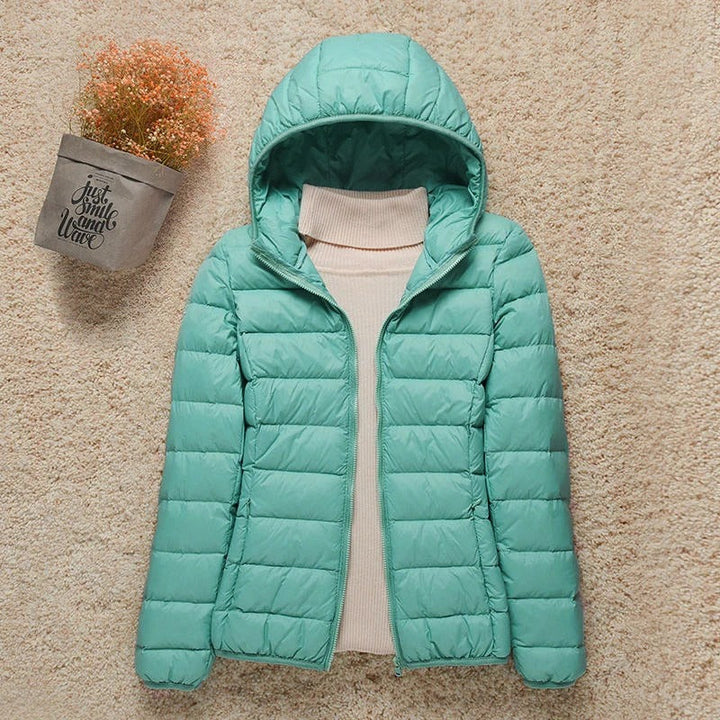 Elegante Damenjacke, leicht, warm und kompakt. Ideal als stylische Winterjacke oder Übergangsjacke für Herbst/Winter.