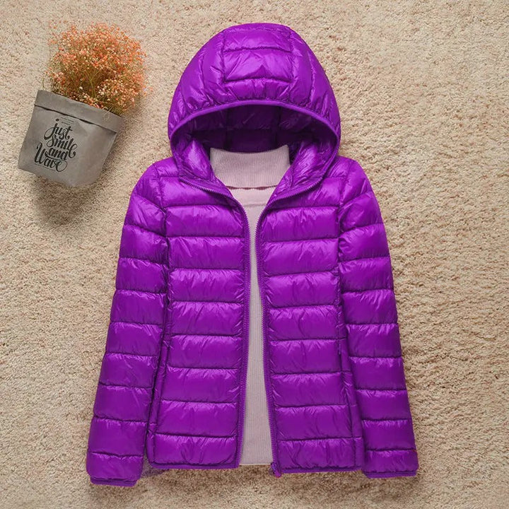 Damen Leichtwinterjacke, atmungsaktiv und warm. Perfekt für sportliche Aktivitäten oder als lässige Freizeitjacke.