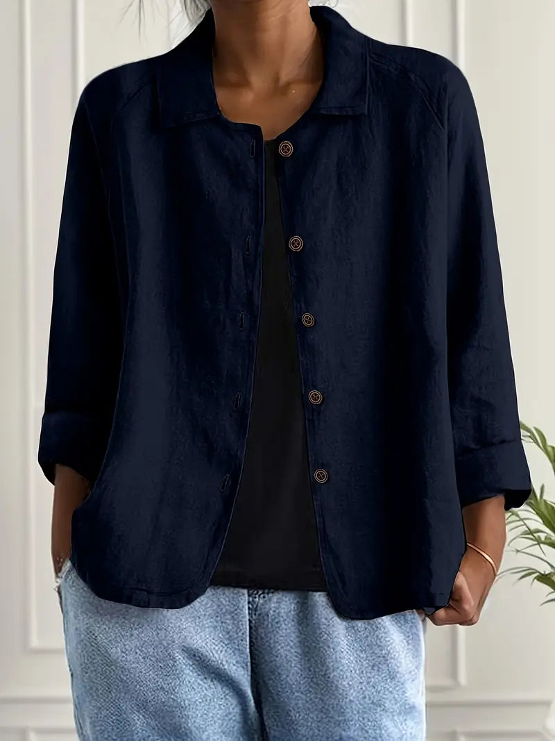 Modischer Damen Cardigan mit Hemd-Elementen, leicht und luftig, perfekt für Sommer-Outfits.