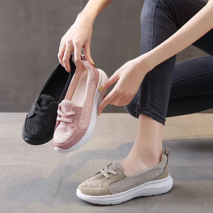 Komfortable "Phoebe" Damenschuhe: rutschfester Schlupf-Sneaker mit Fußgewölbestütze.