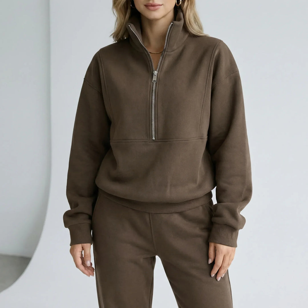 Damen Freizeitanzug Alexis: bequemes Set mit Halbzipper & weicher, weiter Passform. Ideal für zuhause.