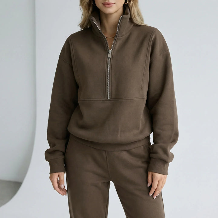 Damen Freizeitanzug Alexis: bequemes Set mit Halbzipper & weicher, weiter Passform. Ideal für zuhause.