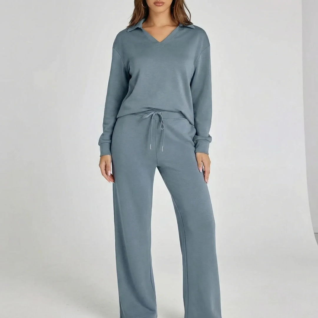 Frau trägt gemütliches Damen Loungewear-Set "Gabriella" mit weitem Bein. Ideal für Entspannung daheim.